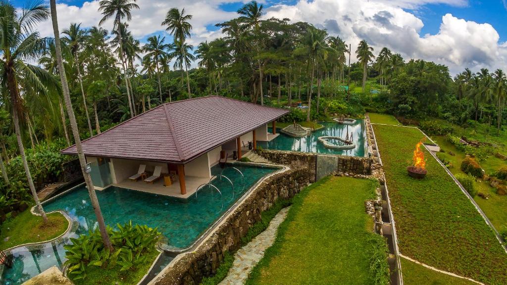 A retreat house at the farm at San Benito. Photo credit: booking.com